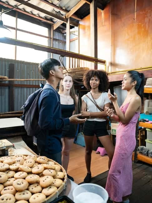 Bangkok: Must-Try Hidden Bike & Food Experience - Wat Kalayanamitr and the old riverside side of Bangkok