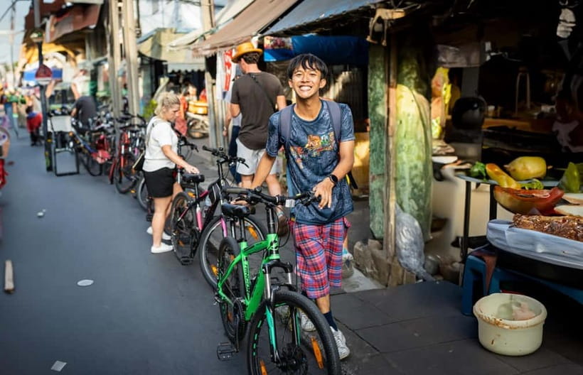 Bangkok: Must-Try Hidden Bike & Food Experience - The meal that turns a ride into a local welcome