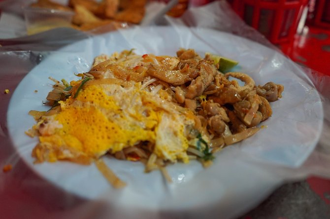 Bangkok Night Michelin Foodie Tour in Chinatown with 15+ tastings - Fishball noodles, the dish worth saving room for