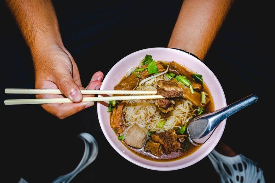 Bangkok: Old Siam Food Tour with 15+ Tastings - The guides add the real value