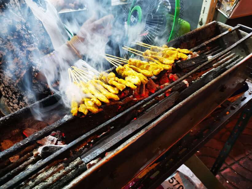 Bangkok: Street Food Tasting Tour at Night - Walking through Chinatown after dark