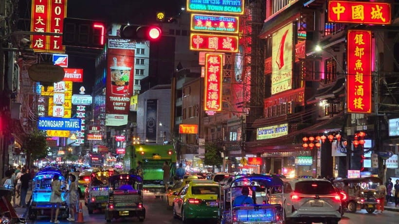 Bangkok: Street Food Tasting Tour at Night - Six stops, six chances to try something new