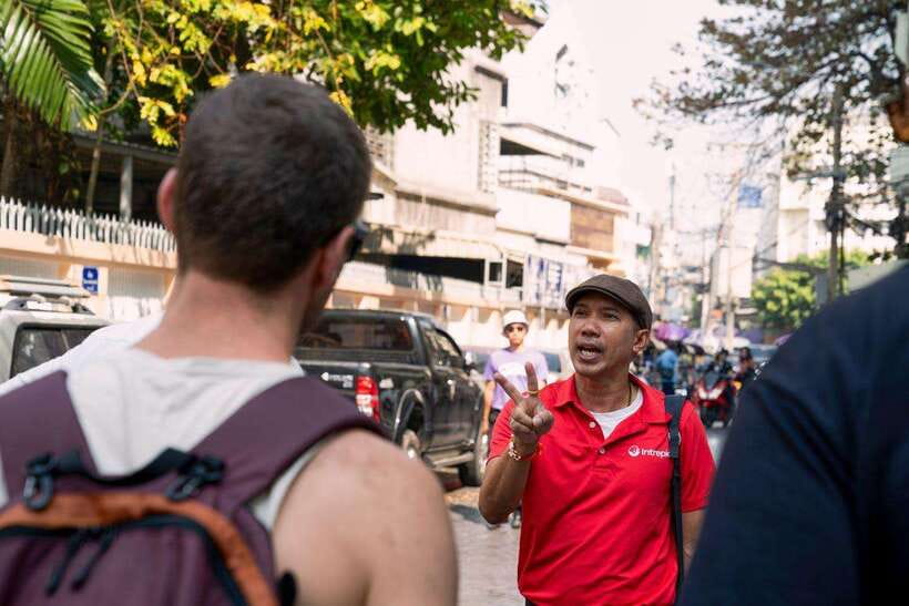 Bangkok: Talad Noi Hidden Gems & Street Food Adventure - Group size, guides, and the pace of the walk
