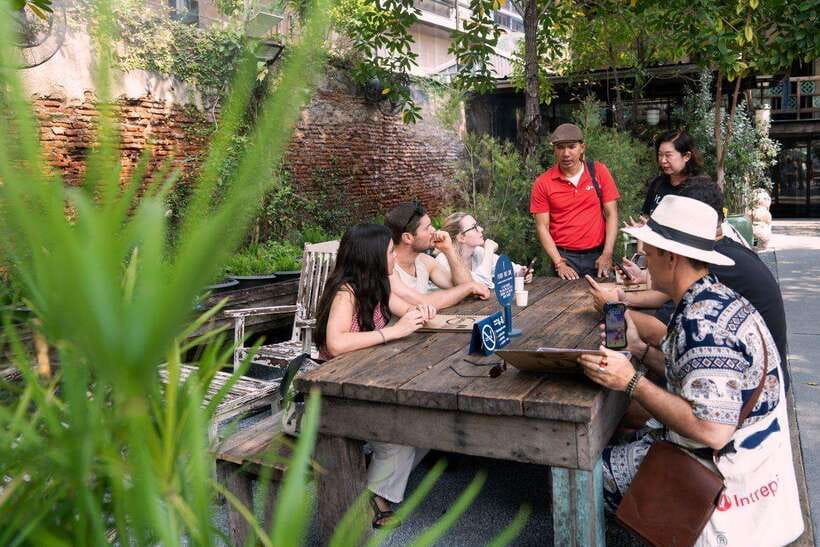 Bangkok: Talad Noi Hidden Gems & Street Food Adventure - Hong Sieng Kong and a riverside pause