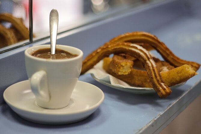 Barcelona Food Tour: Tapas, Paella, Sangria & 8+ Local Tastings - What the guides add to the experience