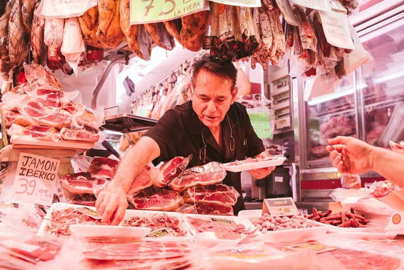 Barcelona: Hidden Markets, Tapas & Paella Food Tour - Bodega La Peninsular: Vermouth and the Barceloneta Bomba