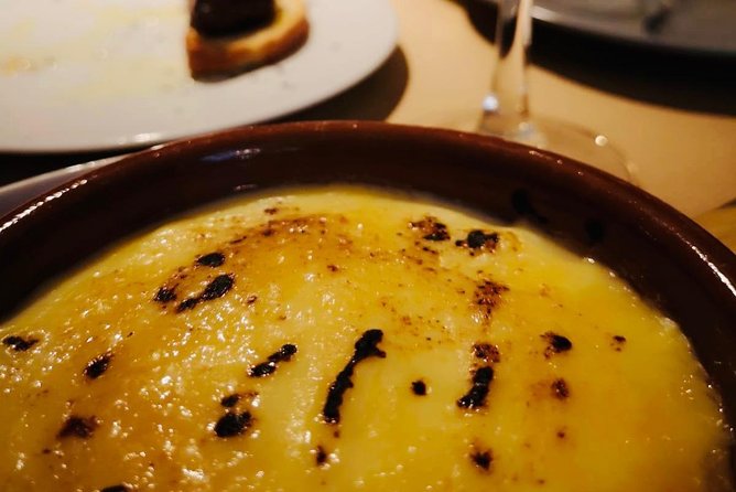 Barcelona Poble Sec Tapas & Wine Tour - Stop three on Carrer de Viladomat: a playful finish