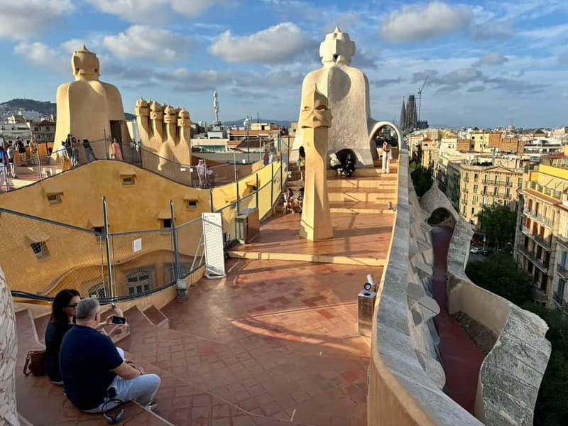 Barcelona: Sagrada Familia, La Pedrera & Cava Tasting Tour - Eixample on foot, with two fine stops