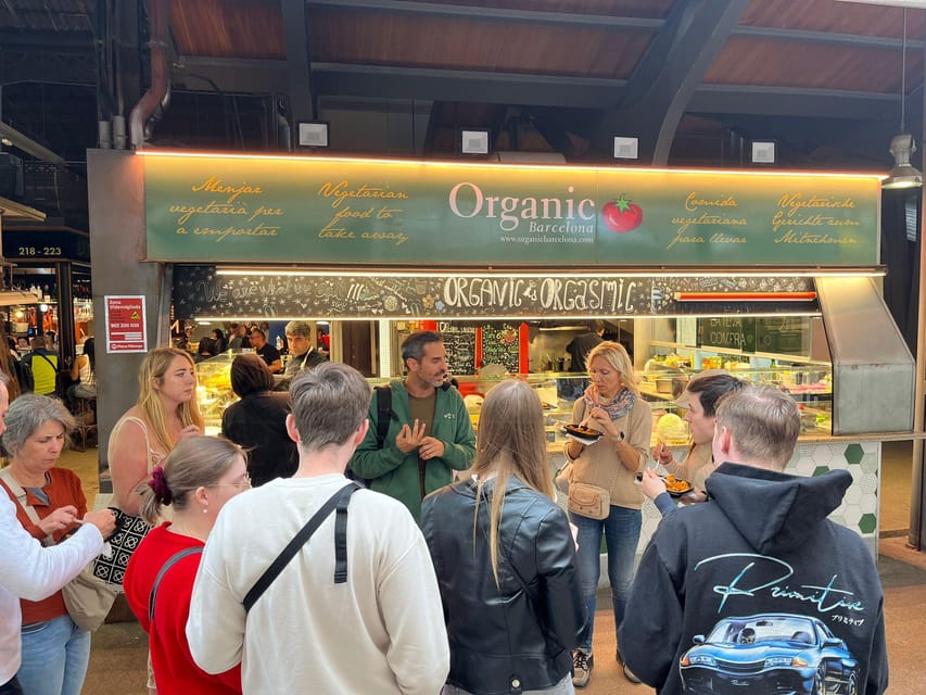 Barcelona: Street Food & Sightseeing Tour with Local Market - La Boqueria, Barcelona’s famous food market