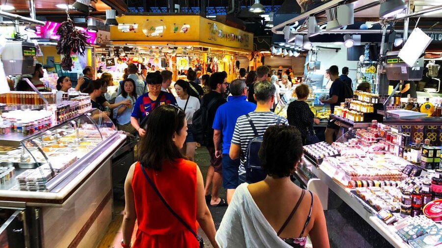 Barcelona: Street Food & Sightseeing Tour with Local Market - La Rambla and the first taste of Barcelona