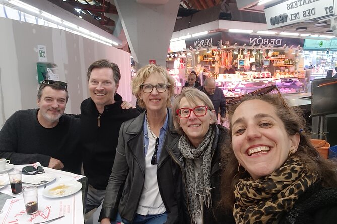 Barcelona tailored tapas & drinks tour with a native guide - What happens at the market