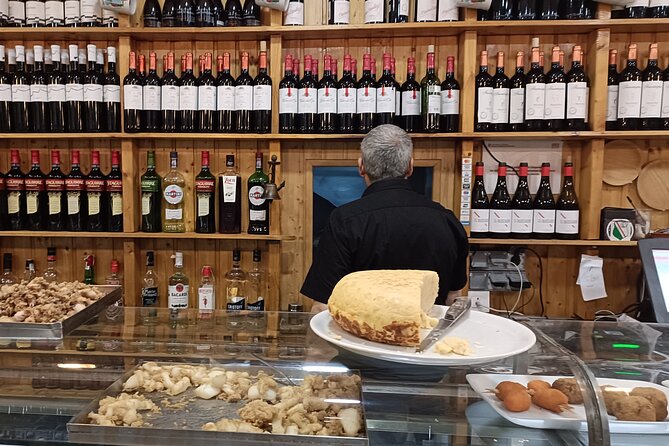 Barcelona tailored tapas & drinks tour with a native guide - Timing, meeting points, and walking