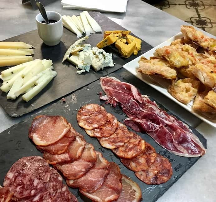 Barcelona Tapas Crawl food & drinks all included - A Barcelona evening built around local bars