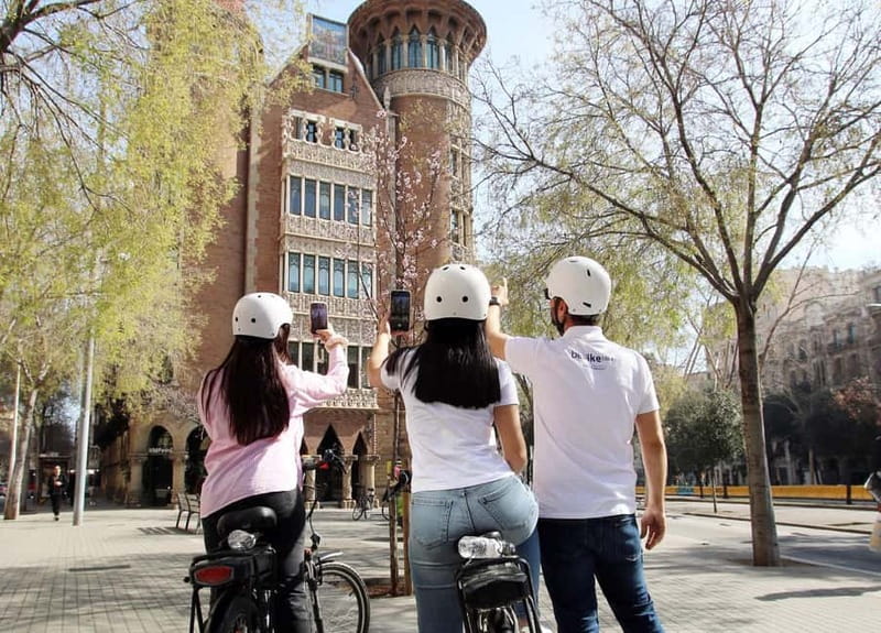 Barcelona: Tapas Tasting Tour by Regular Bike or E-Bike - Starting beside the Arc de Triomf
