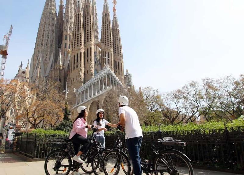 Barcelona: Tapas Tasting Tour by Regular Bike or E-Bike - Sagrada Família as the route’s main landmark