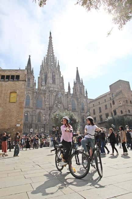 Barcelona: Tapas Tasting Tour by Regular Bike or E-Bike - Entering the Born district by bike