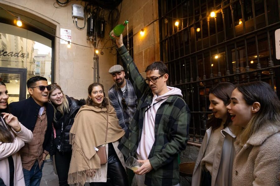 Barcelona: Tapas Tour with Food Tastings and Drinks - Four stops, nine tastes, and a walk through old Barcelona