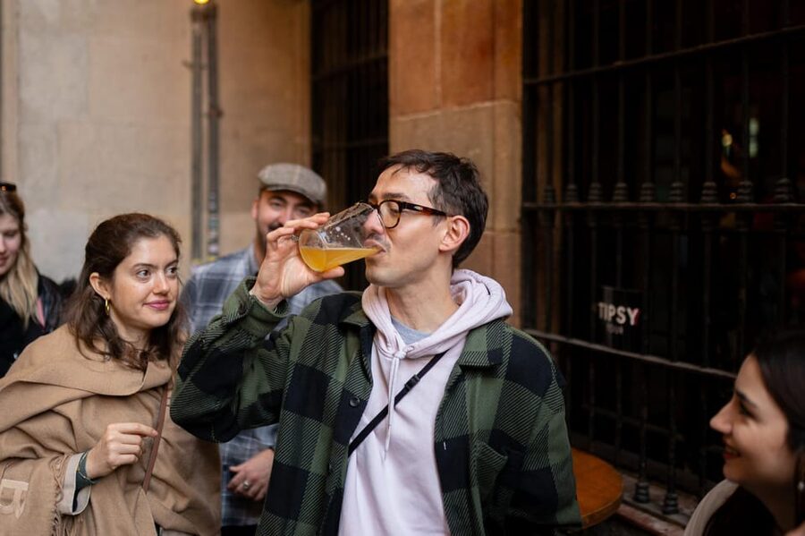 Barcelona: Tapas Tour with Food Tastings and Drinks - What you actually eat and drink