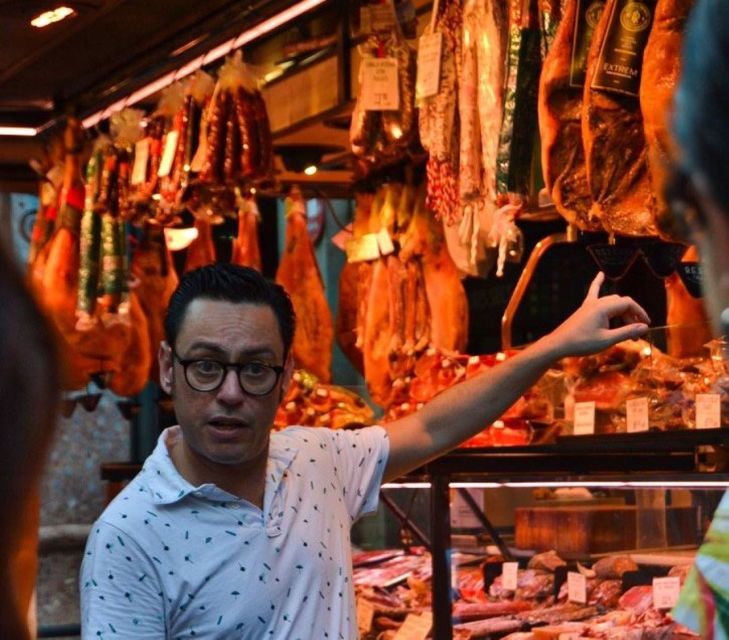 Barcelona: Tapas Walking Tour with Food, Wine, and History - The group size makes the evening work