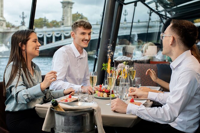 Bateaux Parisiens Seine River Gourmet Lunch & Sightseeing Cruise - Choosing the right table