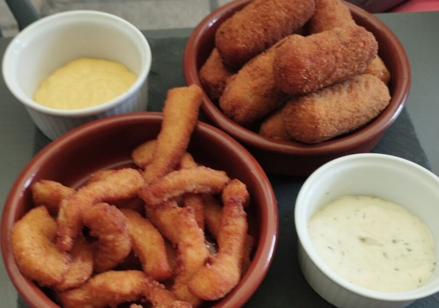 Bayonne: Guided Food Walking Tour (with Food and Drinks) - Les Halles for seafood and local wine