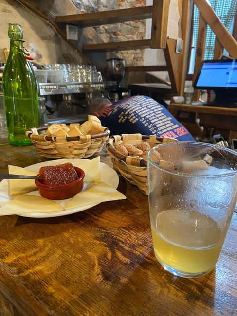 Bayonne: Guided Food Walking Tour (with Food and Drinks) - A historic trinquet with tapas and cured meats