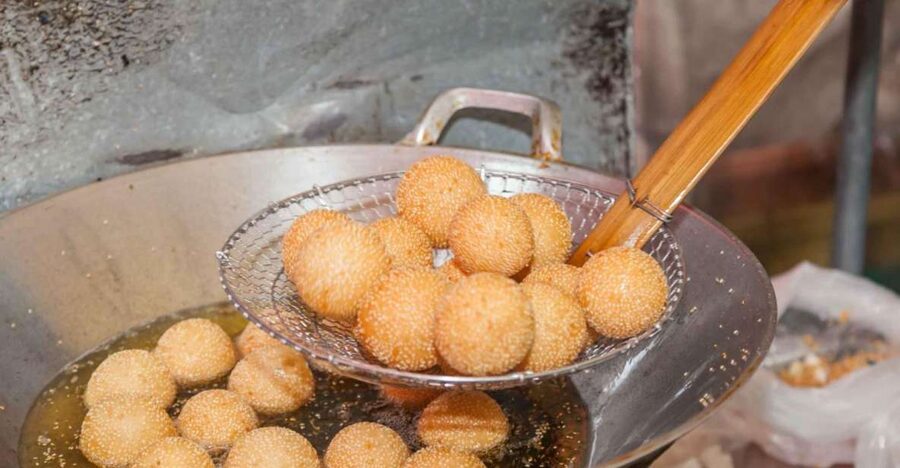 Beijing: Hutong Culinary Walking Tour with 15+ Tastings - Malatang, hot soup, and choosing your ingredients