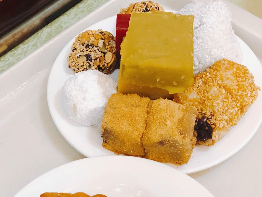 Beijing: Hutong Culinary Walking Tour with 15+ Tastings - Optional foods for adventurous eaters