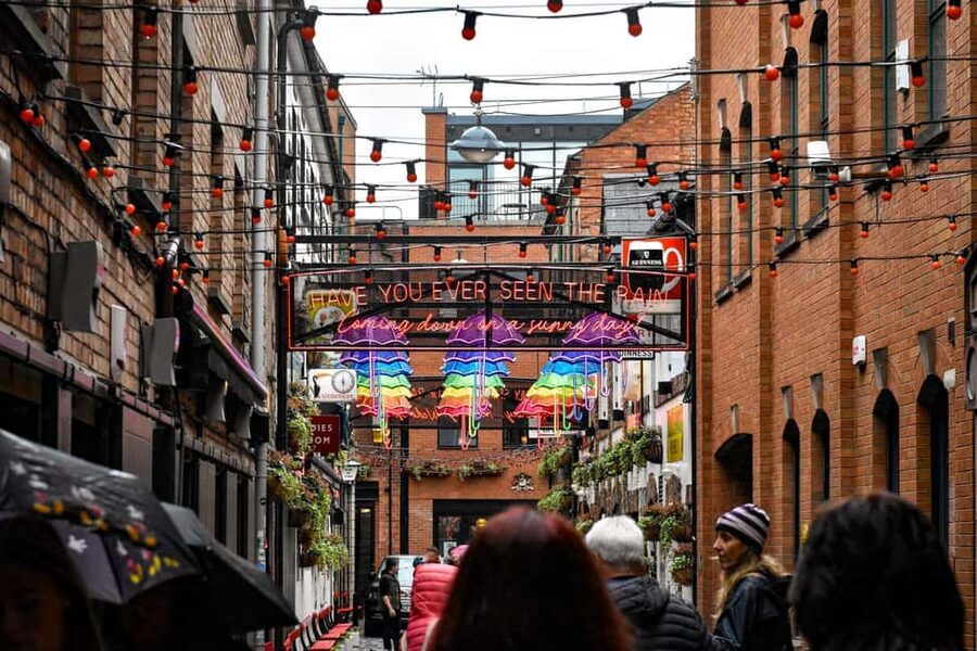 Belfast: Food Tour with 10+ Tastings of Bread, Beer, Seafood - Key points at a glance