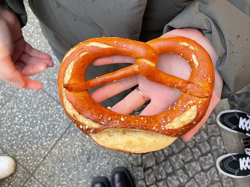 Berlin: Guided Street Food Tour with Tastings - Five tastings, with room for surprises
