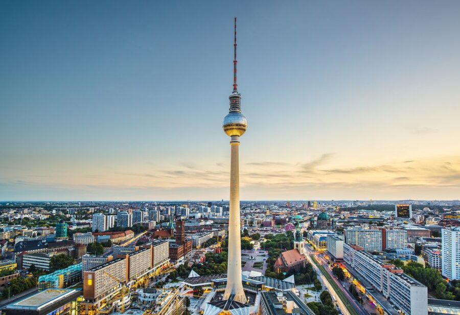 Berlin: Mitte Culinary Food Tour - Lustgarten connects food, power, and public space