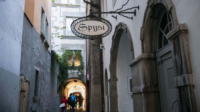 Bern: Chocolate Tasting Tour - Crossing Nydeggbrücke toward Bear Park