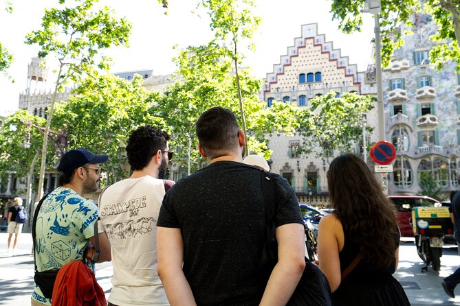 Best of Barcelona: Sagrada Família, Gaudí & Candy Tasting Tour! - Casa Batlló and Gaudí’s playful façade