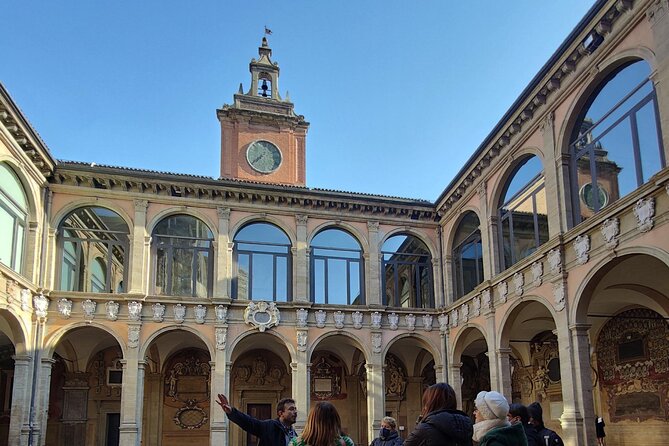 Best of Bologna in one day : Food, architecture, art and history - San Giacomo Maggiore rewards careful looking