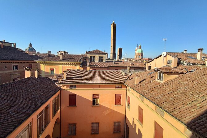 Best of Bologna in one day : Food, architecture, art and history - Santo Stefano and Santa Maria della Vita show two sides of sacred art