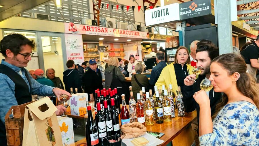 Biarritz: Culture and Food Walking Guided Tour - The pastry stop with a 300-year-old recipe