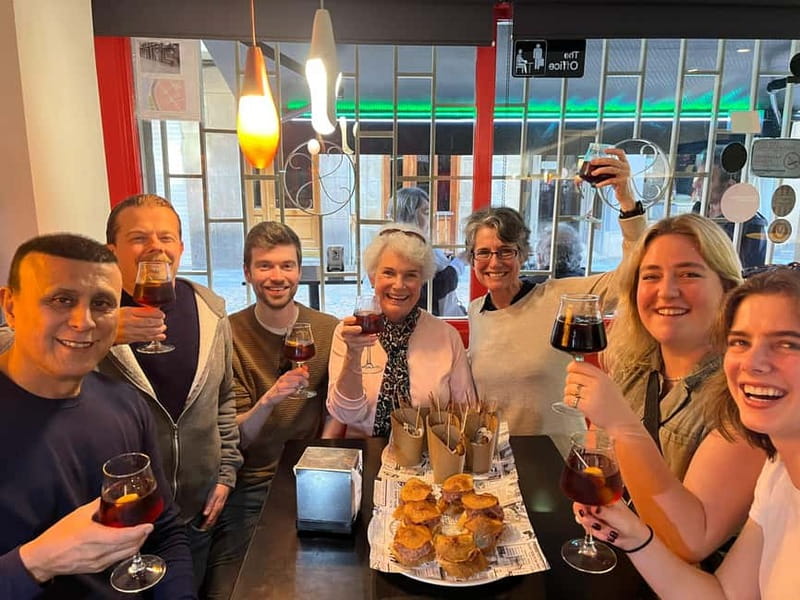 Bilbao: Basque Food Tour and Wine Tasting with Guide - The old town and the social side of the evening