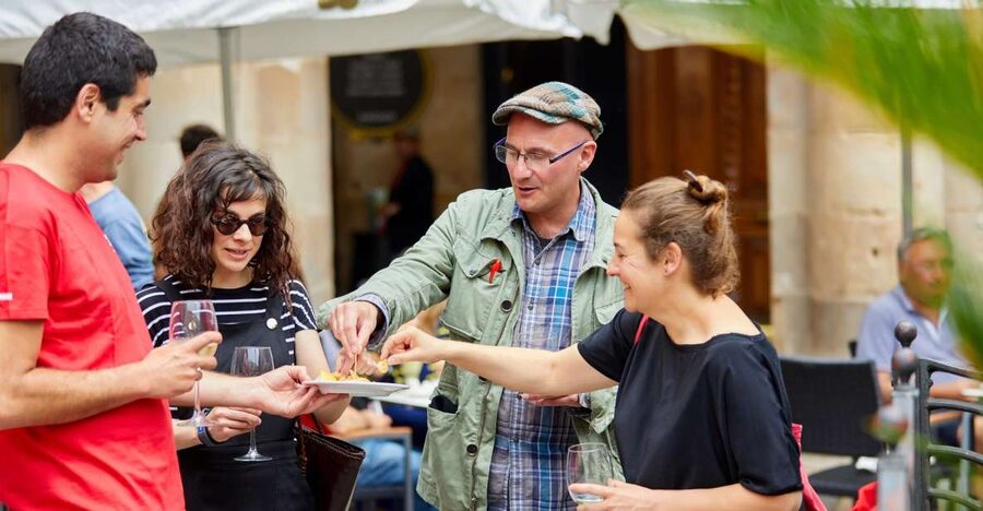 Bilbao: Exclusive Food & Wine Tasting Tour with Local Guide - Starting in Casco Viejo with a local guide