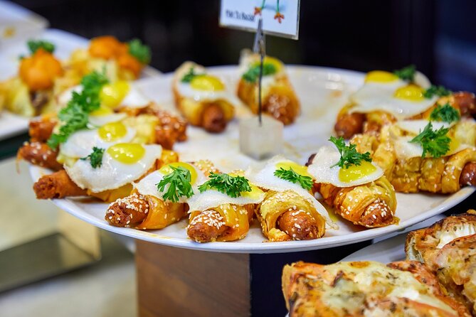 Bilbao Food Tour – Basque Gastronomy Experience - Short history stops in Casco Viejo