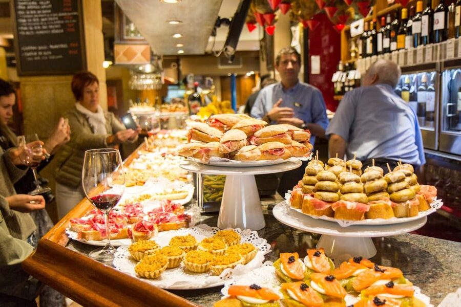 Bilbao: Gastronomic and Cultural Walking Tour with Tastings - Timing, shoes, and the practical side