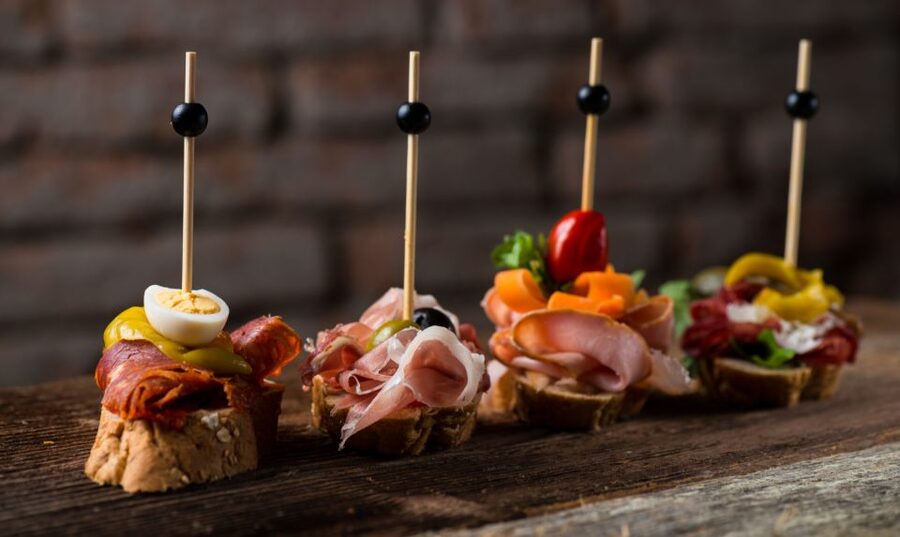 Bilbao: Gastronomic and Cultural Walking Tour with Tastings - A drink with each part of the route
