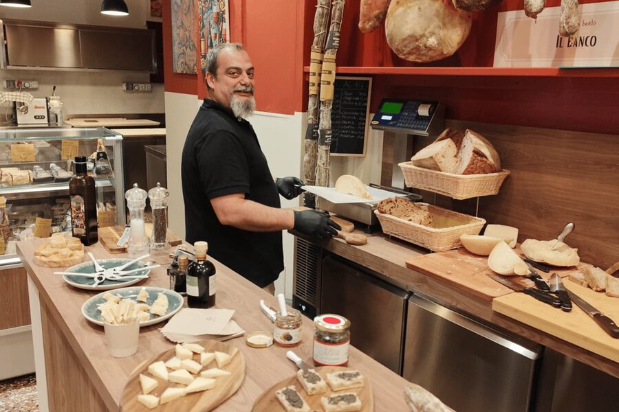 Bologna: Food and Wine Tasting with Interactive Game - Three Emilia-Romagna wines in one sitting