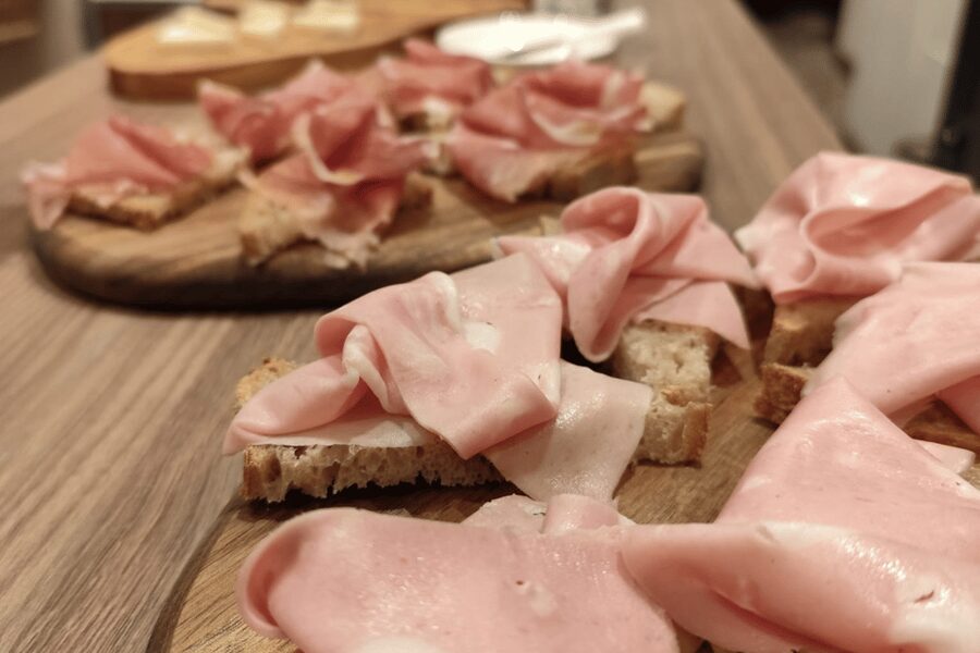 Bologna: Food and Wine Tasting with Interactive Game - Should you book the Bottega Botlé tasting?