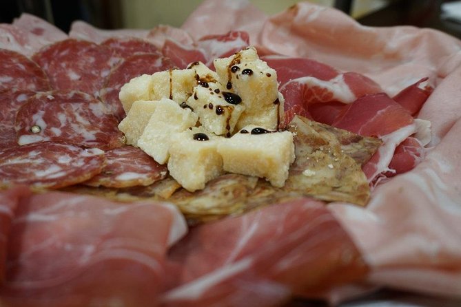 Bologna Food Tour from a local perspective - The Quadrilatero: market streets and aperitivo