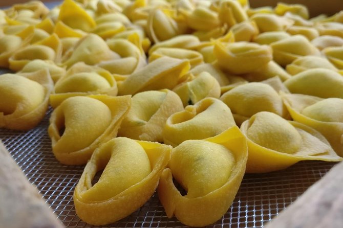 Bologna Food Tour from a local perspective - Piazza Maggiore and the stories behind the center