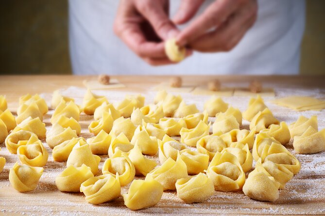 Bologna Food Tour small group - Tigella, ragù, wine, and the question of portion size
