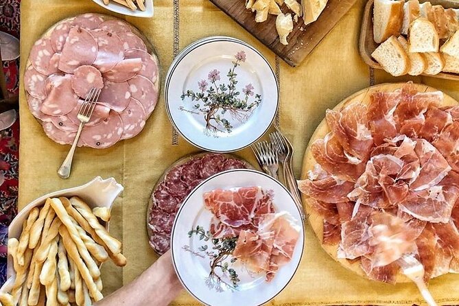 Bologna Food Tour small group - Neptune Square and Piazza della Mercanzia
