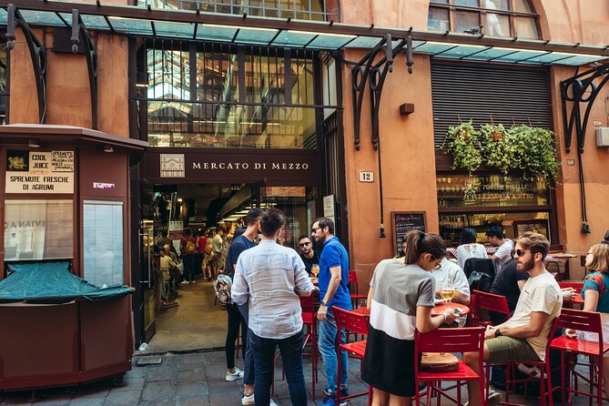 Bologna: Full meal Food Tour with Local Delights by Do Eat Better - Gelato or Torta degli Addobbi near Palazzo Ruini