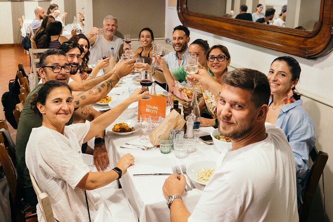 Bologna gastronomic experience with a local - Walking, crowds, and the pace of the afternoon or evening