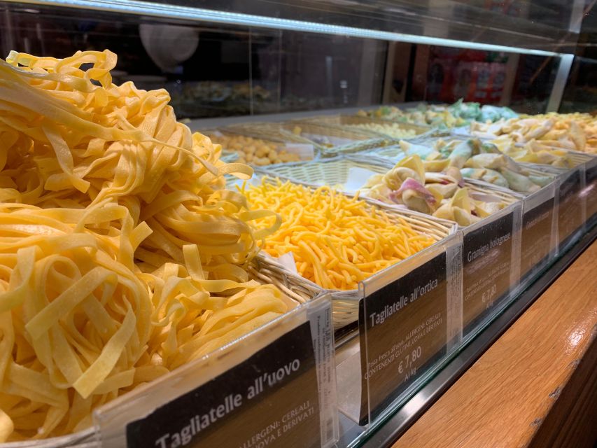 Bologna: Guided Food Markets Tour - Ending with gelato at Piazza Santo Stefano